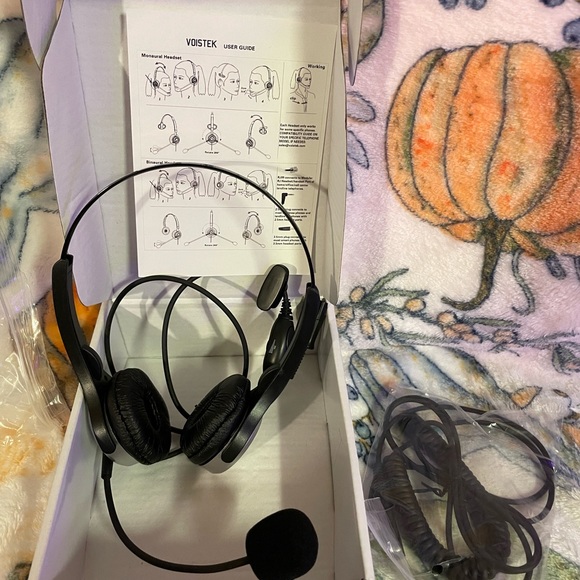 Headset - Picture 2 of 3